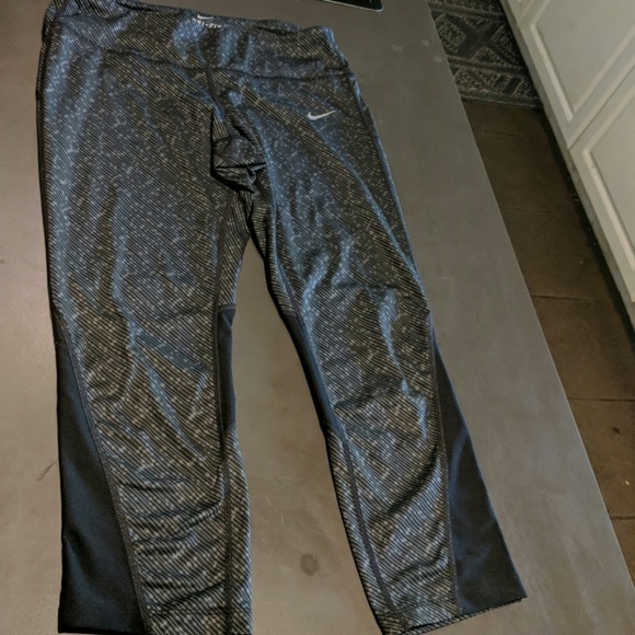 Nike leggings - Picture 2 of 4